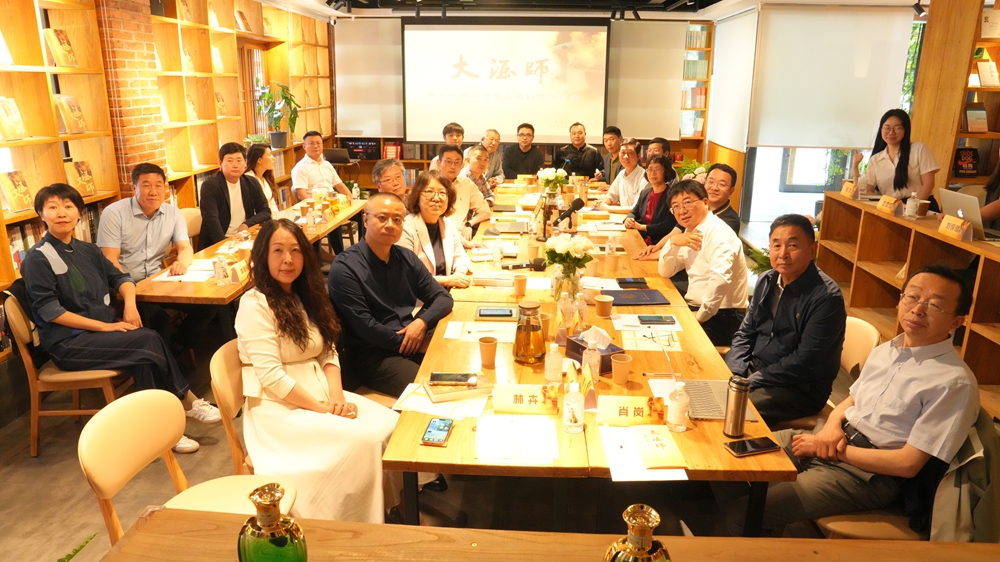 1269869.jpg 企业重要文化成果 —— 长篇小说《大酒师》在京发布2.jpg